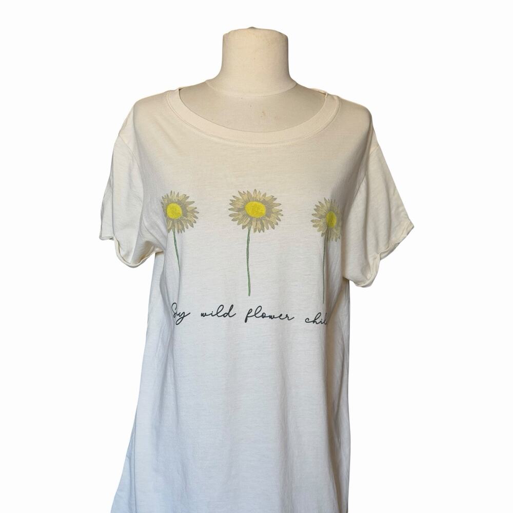 Recycled Karma Wildflower Child Daisy Graphic Tee Cream Small NWT - Picture 8 of 8